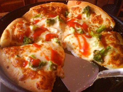 Pizza Hut - brokkolis pizza